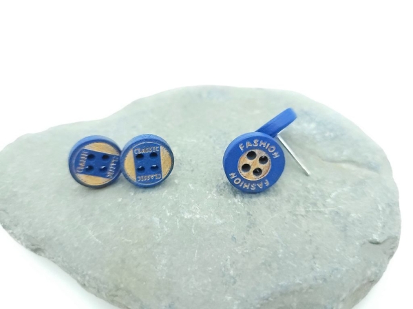 blaue Knopf Ohrstecker Holz Button